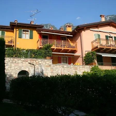 公寓式酒店 Residenza Cristina 布雷佐内加尔达