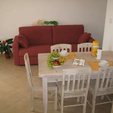 Residenza Cristina 布雷佐内加尔达
